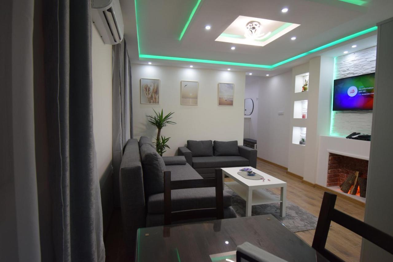 Apartments Wolf Belgrado Esterno foto