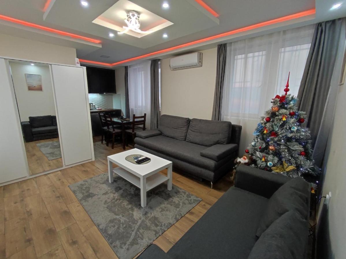 Apartments Wolf Belgrado Esterno foto